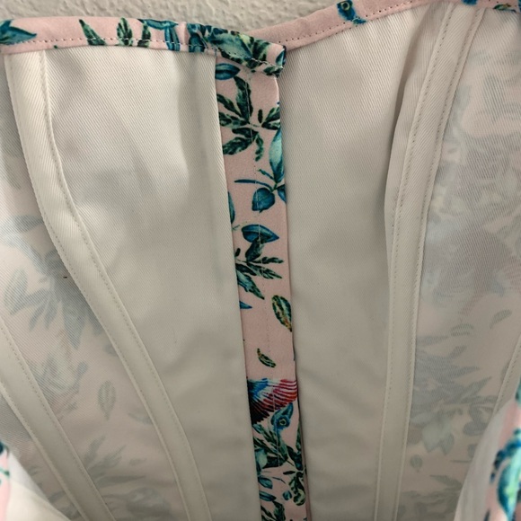 Corset - Picture 3 of 4